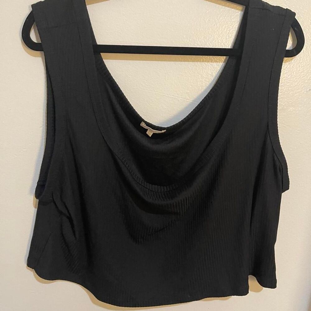 Woman’s black crop top